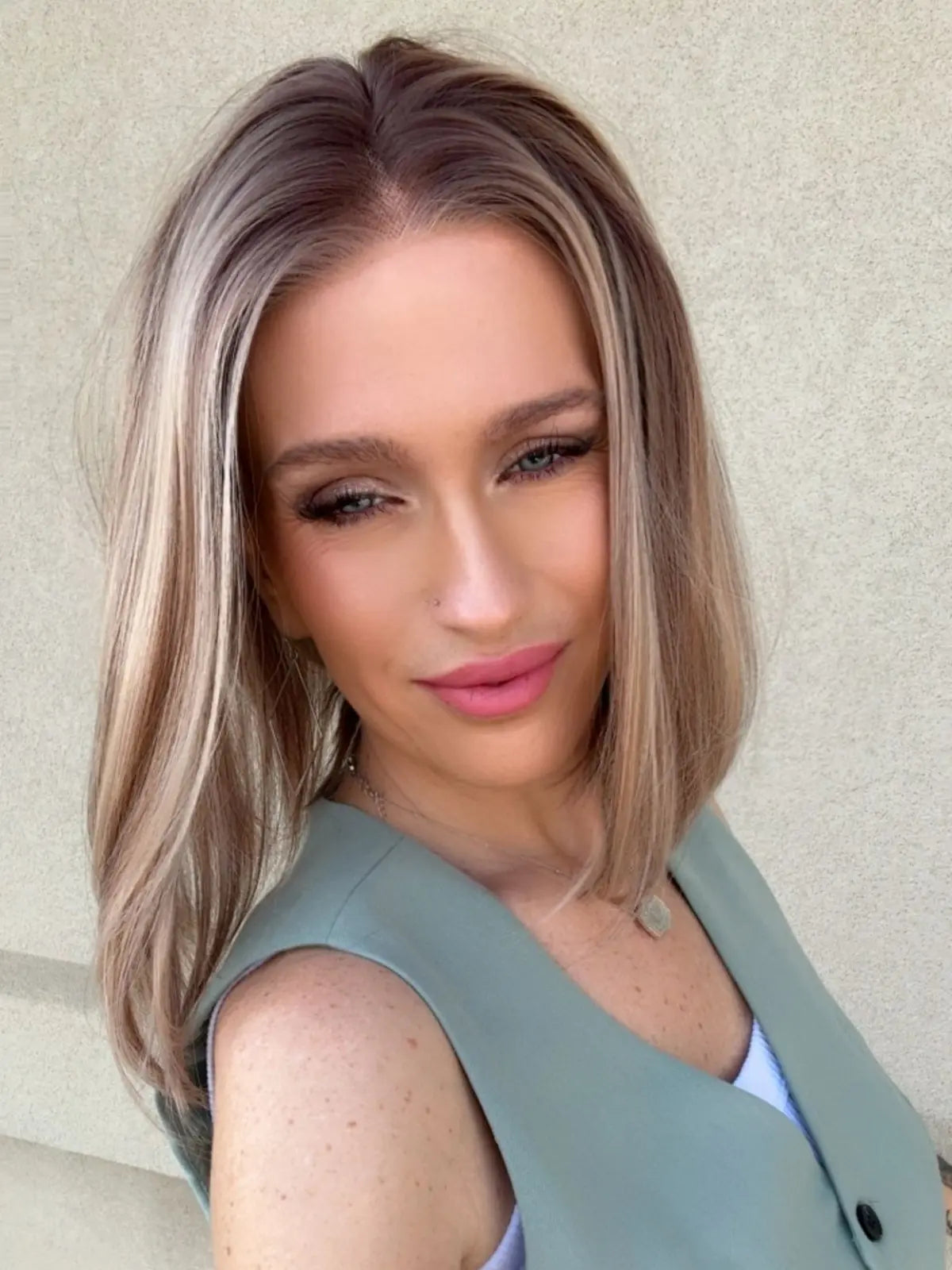 💕 Glueless Short Wavy Wig – Soft Waves, Natural Look